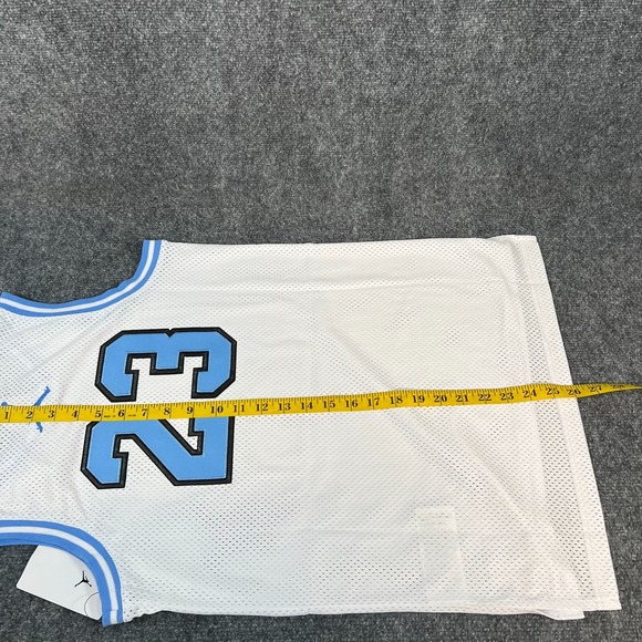 Boys Nike Air Jordan UNC #23 White / University Blue Jersey 95A773-W1W SZ L NWT - Picture 14 of 15